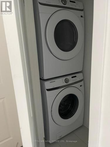801 Heathrow Path, Oshawa, ON - Indoor Photo Showing Laundry Room