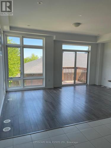 801 Heathrow Path, Oshawa, ON - Indoor