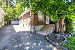 140 GLADSTONE AVENUE Oshawa, ON L1J 4E7