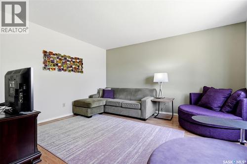 229 Acadia Place, Saskatoon, SK - Indoor Photo Showing Living Room
