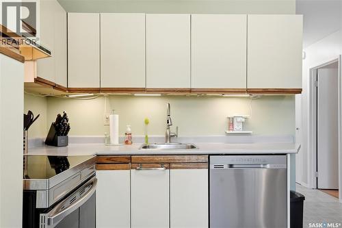 229 Acadia Place, Saskatoon, SK - Indoor Photo Showing Kitchen