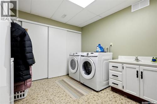 229 Acadia Place, Saskatoon, SK - Indoor Photo Showing Laundry Room