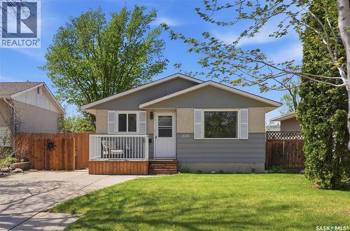229 Acadia Place, Saskatoon, SK - Outdoor With Deck Patio Veranda