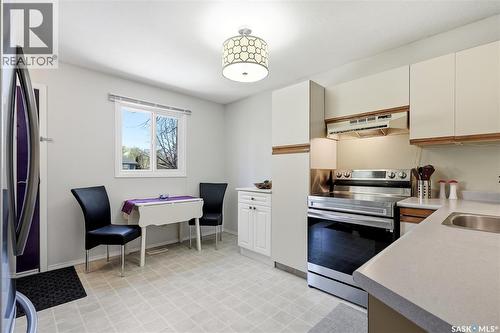 229 Acadia Place, Saskatoon, SK - Indoor Photo Showing Kitchen