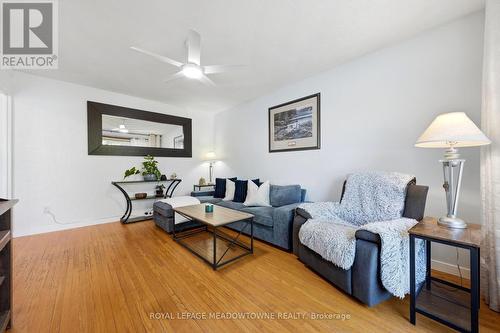 26 Moultrey Crescent, Halton Hills, ON - Indoor Photo Showing Living Room