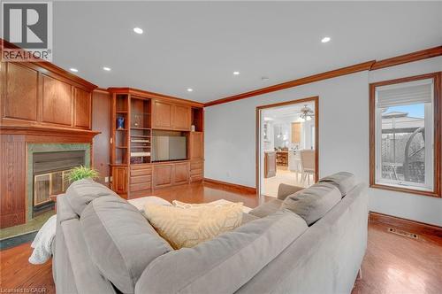 6366 Miller'S Grove, Mississauga, ON - Indoor Photo Showing Living Room