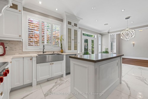 2480 Upper Valley Crescent, Oakville, ON - Indoor Photo Showing Kitchen
