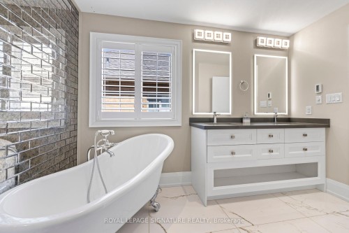 2480 Upper Valley Crescent, Oakville, ON - Indoor Photo Showing Bathroom