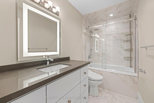 2480 Upper Valley Crescent, Oakville, ON - Indoor Photo Showing Bathroom
