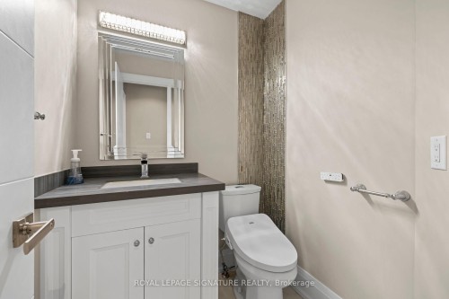 2480 Upper Valley Crescent, Oakville, ON - Indoor Photo Showing Bathroom