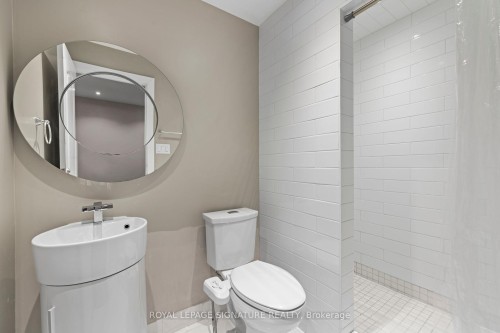 2480 Upper Valley Crescent, Oakville, ON - Indoor Photo Showing Bathroom
