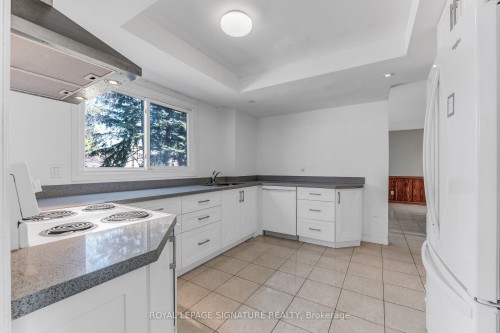 3161 Bayview Avenue, Toronto, ON - Indoor Photo Showing Kitchen