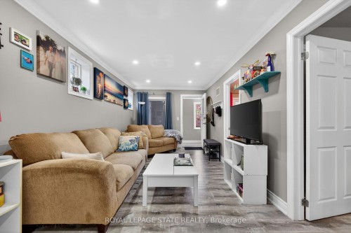 219 Hess Street S, Hamilton, ON - Indoor Photo Showing Living Room