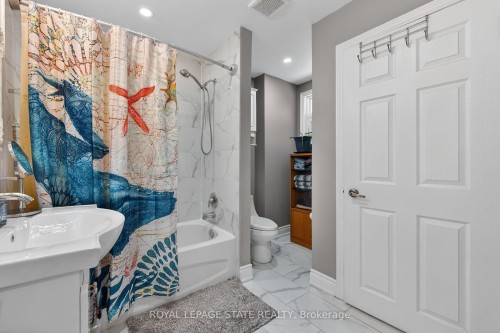 219 Hess Street S, Hamilton, ON - Indoor Photo Showing Bathroom