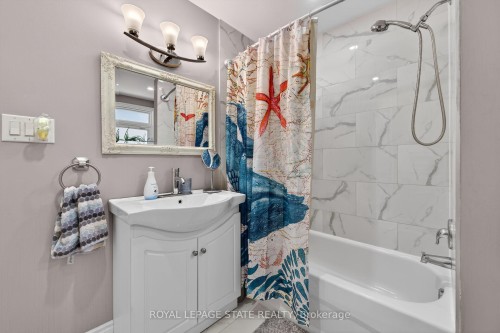 219 Hess Street S, Hamilton, ON - Indoor Photo Showing Bathroom