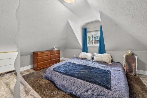219 Hess Street S, Hamilton, ON - Indoor Photo Showing Bedroom