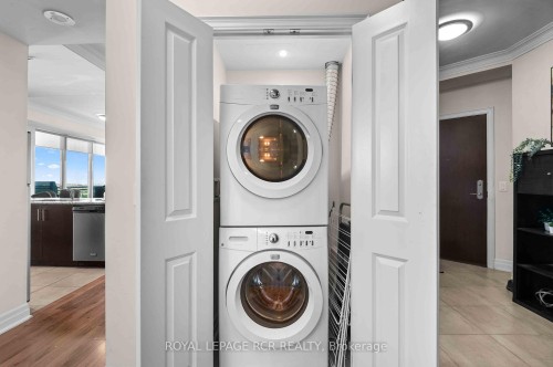 1702-100 John Street, Brampton, ON - Indoor Photo Showing Laundry Room
