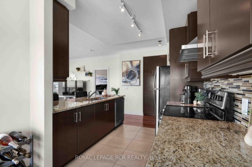 1702-100 John Street, Brampton, ON - Indoor Photo Showing Kitchen With Upgraded Kitchen