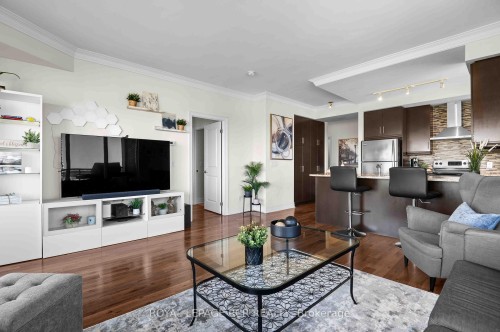 1702-100 John Street, Brampton, ON - Indoor Photo Showing Living Room