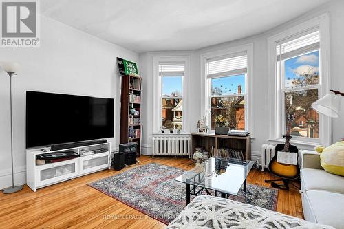 66 Delaware Avenue, Ottawa, ON - Indoor Photo Showing Living Room