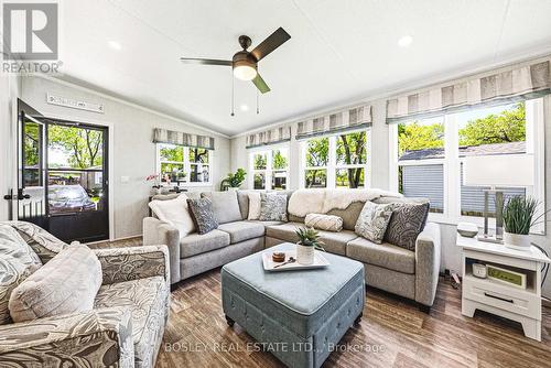 522 - 1501 Line 8 Road, Niagara-On-The-Lake (Queenston), ON - Indoor Photo Showing Living Room