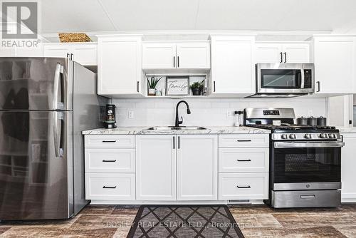 522 - 1501 Line 8 Road, Niagara-On-The-Lake (Queenston), ON - Indoor Photo Showing Kitchen