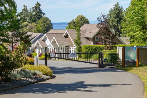 #15-5251 Island Hwy West, Qualicum Beach, BC 
