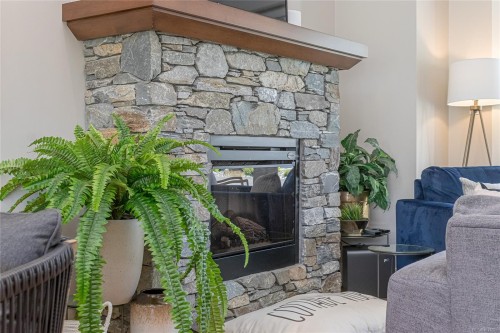 #15-5251 Island Hwy West, Qualicum Beach, BC 