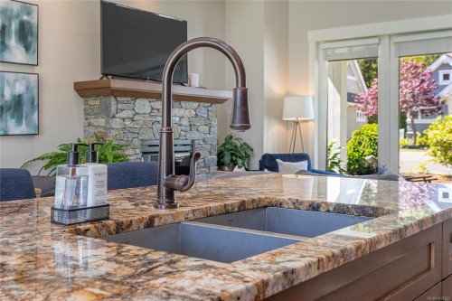 #15-5251 Island Hwy West, Qualicum Beach, BC 