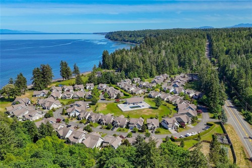 #15-5251 Island Hwy West, Qualicum Beach, BC 