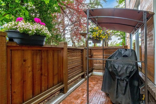 #103-9864 Fourth St, Sidney, BC - Outdoor With Exterior