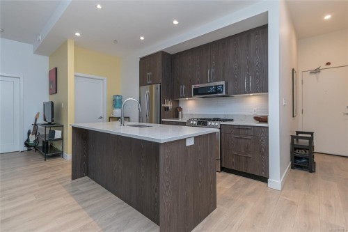 #103-9864 Fourth St, Sidney, BC - Indoor Photo Showing Kitchen With Upgraded Kitchen