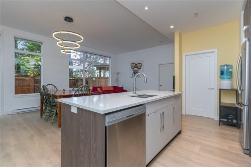#103-9864 Fourth St, Sidney, BC - Indoor Photo Showing Kitchen