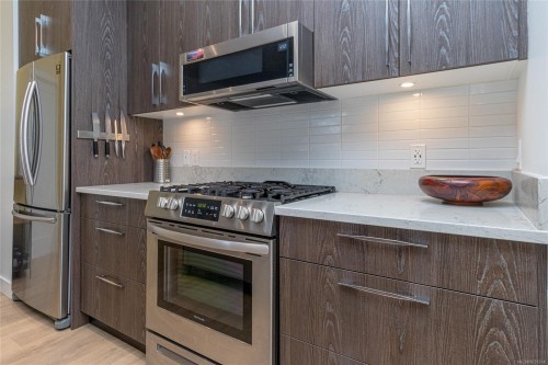 #103-9864 Fourth St, Sidney, BC - Indoor Photo Showing Kitchen With Upgraded Kitchen