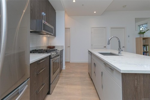 #103-9864 Fourth St, Sidney, BC - Indoor Photo Showing Kitchen With Upgraded Kitchen