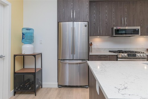 #103-9864 Fourth St, Sidney, BC - Indoor Photo Showing Kitchen