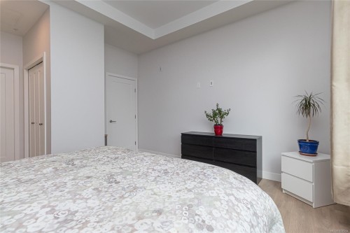 #103-9864 Fourth St, Sidney, BC - Indoor Photo Showing Bedroom