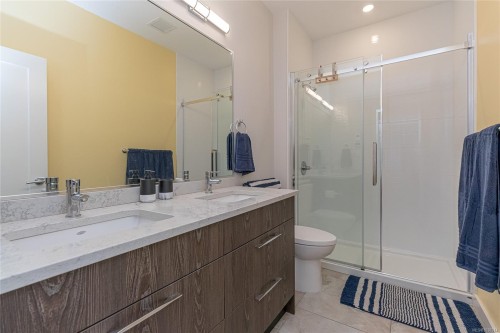 #103-9864 Fourth St, Sidney, BC - Indoor Photo Showing Bathroom