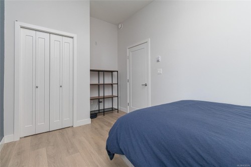 #103-9864 Fourth St, Sidney, BC - Indoor Photo Showing Bedroom