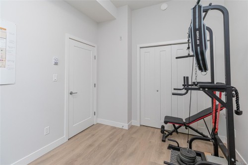 #103-9864 Fourth St, Sidney, BC - Indoor Photo Showing Other Room
