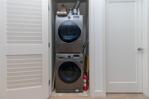 #103-9864 Fourth St, Sidney, BC - Indoor Photo Showing Laundry Room