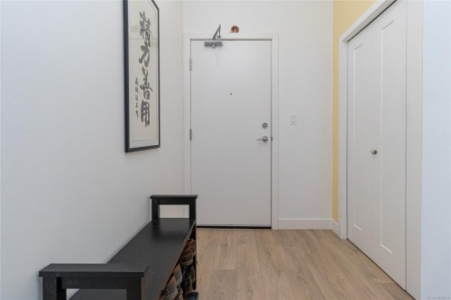 #103-9864 Fourth St, Sidney, BC - Indoor Photo Showing Other Room