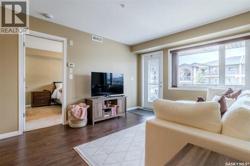 5109 110 Willis Crescent, Saskatoon, SK - Indoor Photo Showing Living Room