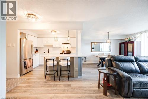 9 BONHEUR Court Unit# 401  Brantford, ON N3P 1Z5
