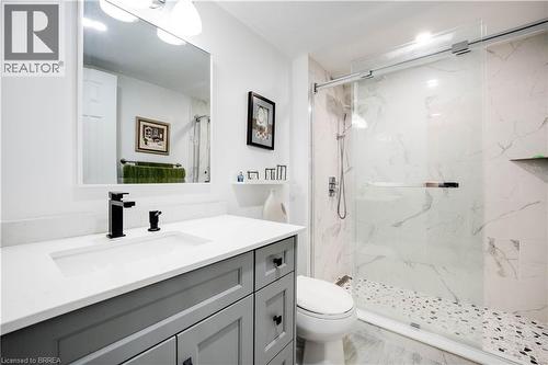 9 Bonheur Court Unit# 401, Brantford, ON - Indoor Photo Showing Bathroom