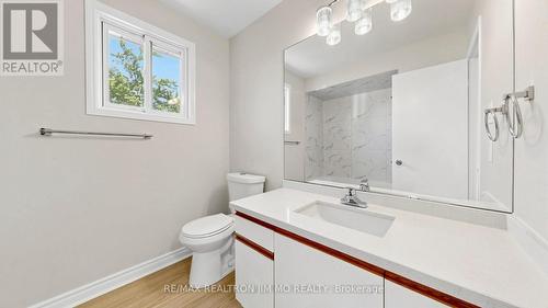Hallway Bathroom - 162 Biscayne Boulevard, Georgina, ON - Indoor Photo Showing Bathroom