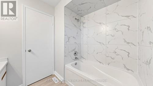 Hallway Bathroom - 162 Biscayne Boulevard, Georgina, ON - Indoor Photo Showing Bathroom