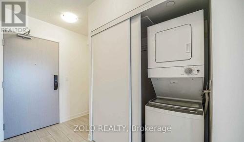B520 - 3200 Dakota Common, Burlington, ON - Indoor Photo Showing Laundry Room