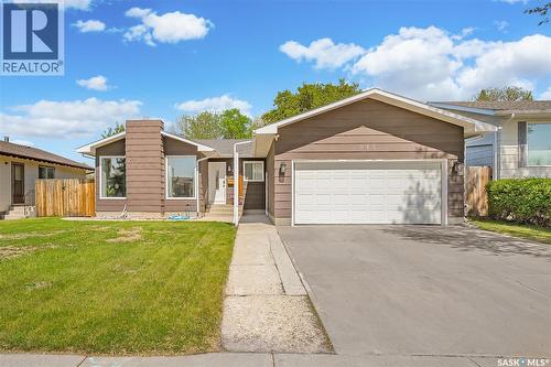 215 Neatby Crescent, Saskatoon, SK - Outdoor