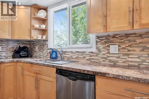 215 Neatby Crescent, Saskatoon, SK - Indoor Photo Showing Kitchen
